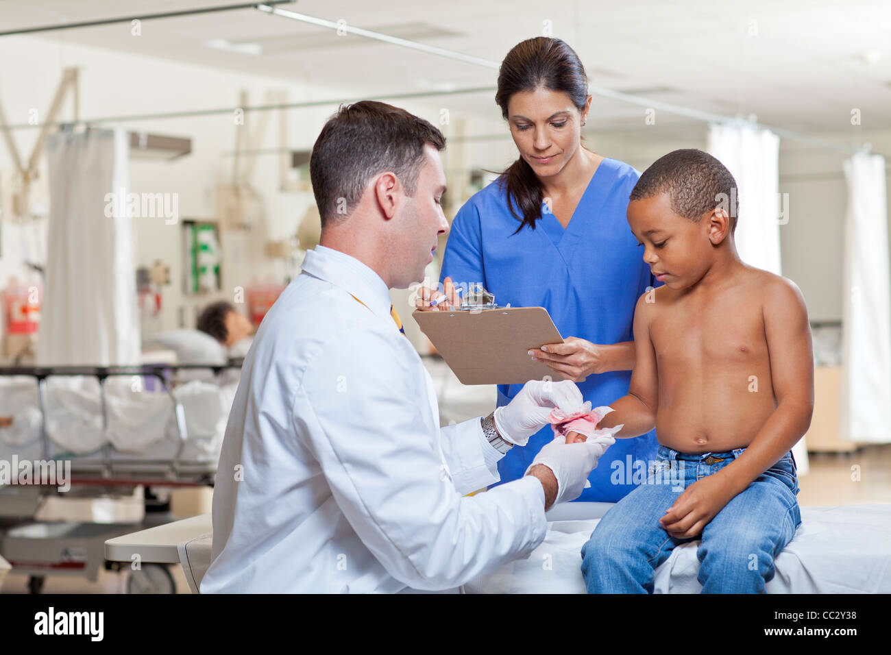 Hospital bandage hi-res stock photography and images - Alamy