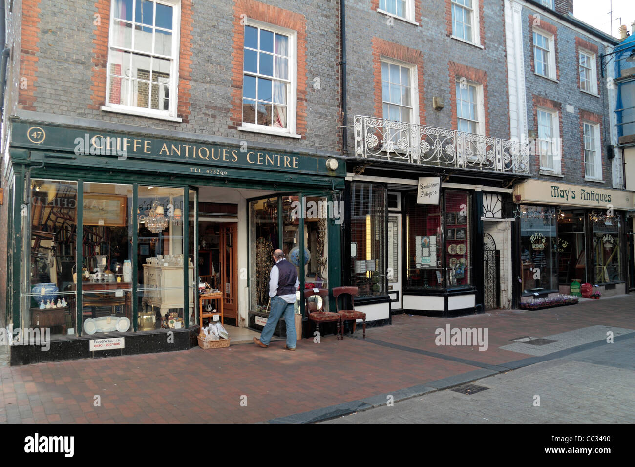 Antique shops (Cliffe Antiques Centre, May's Antiques, Southdown Antiques)  on Cliffe High Street, Lewes, East Sussex, UK. Stock Photo