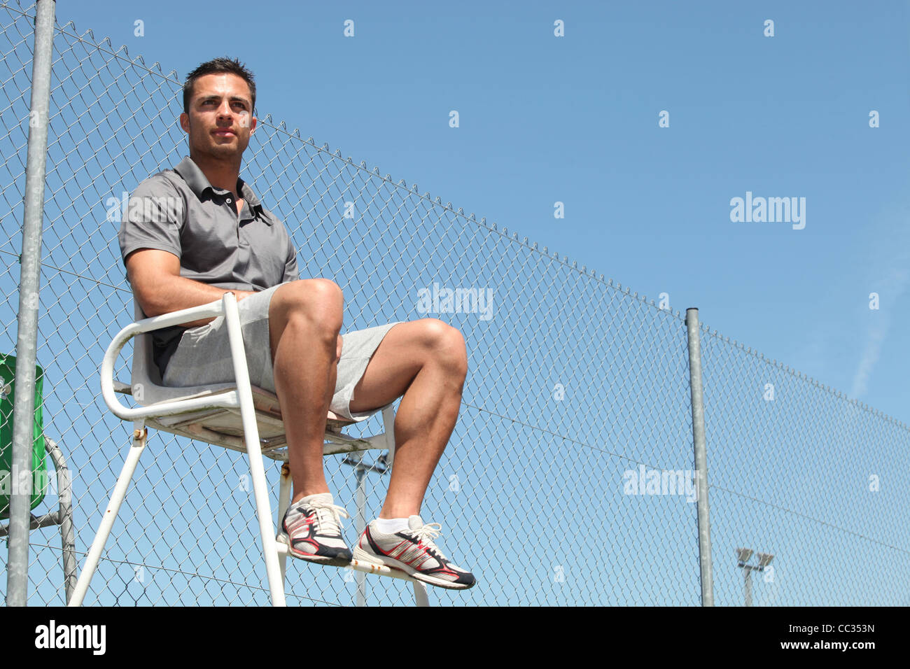 referee on tennis court Stock Photo Alamy