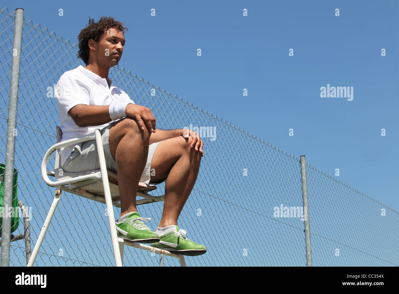 referee on tennis court Stock Photo Alamy