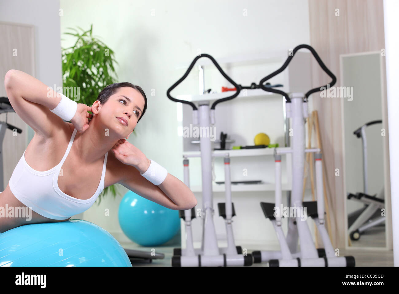 young woman doing abdominal exercises in the gym Stock Photo - Alamy