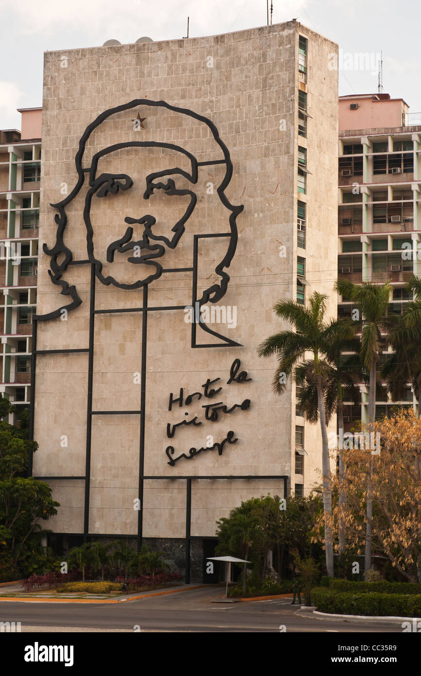 Che Guevara mural on the Ministry of the Interior building, Plaza de la Revolucion, Havana, Cuba Stock Photo