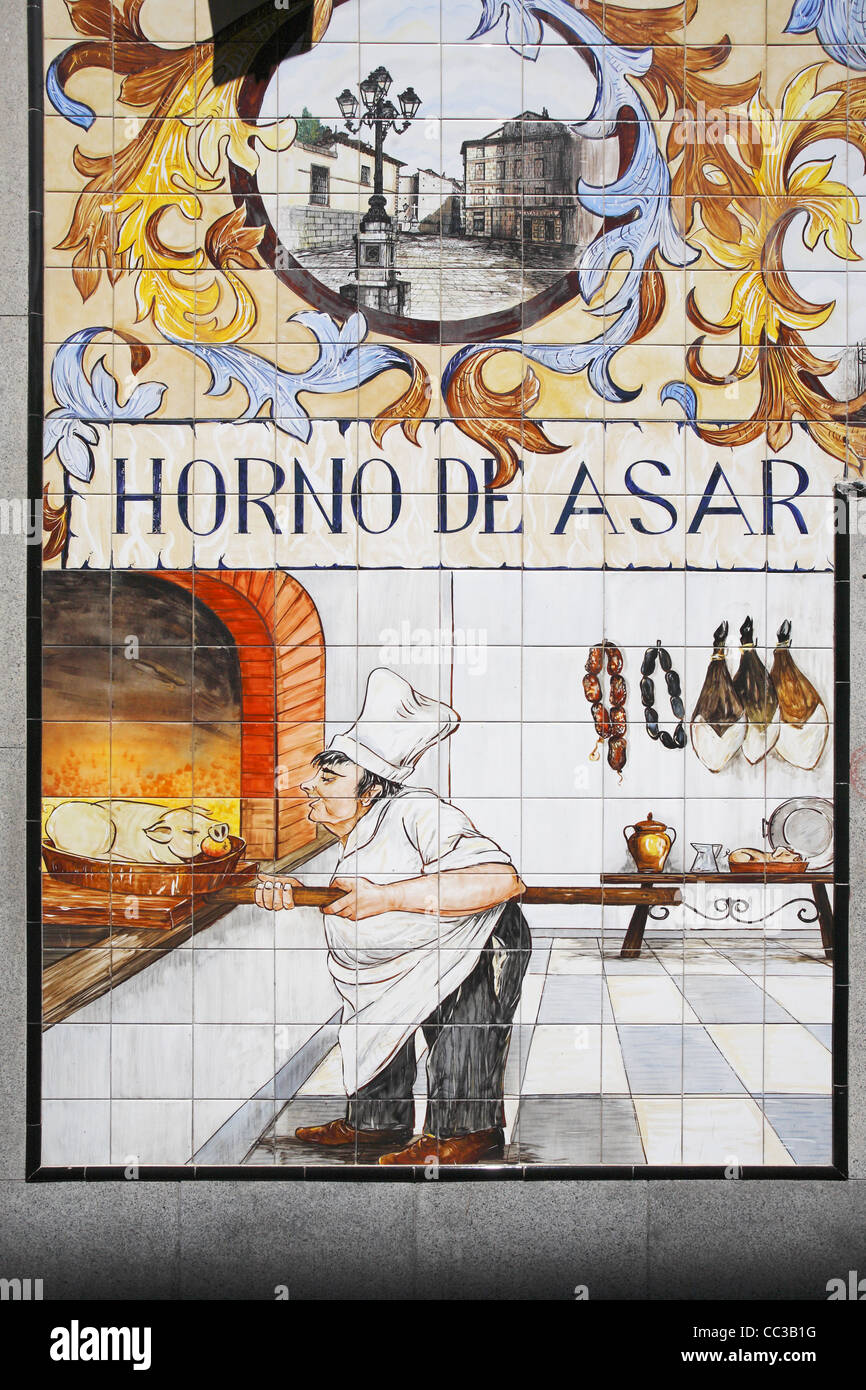 'Horno de asar' ( 'roasting oven')  sign in Spanish printed on ceramic tiles, azulejos, Madrid, Spain Stock Photo