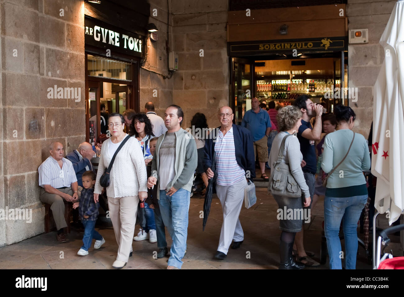 Bars, Sunday Market, Plaza Nuevo, Casco Viejo, Bilbao, Spain Stock Photo -  Alamy