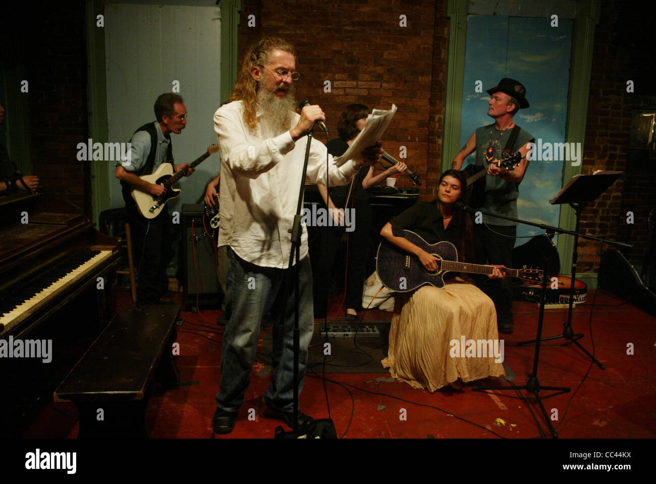 Ron Whitehead, center, performs during the 2003 Insomniacathon Festival at  the Rudyard Kipling club in Louisville, Kentucky in 2 Stock Photo - Alamy