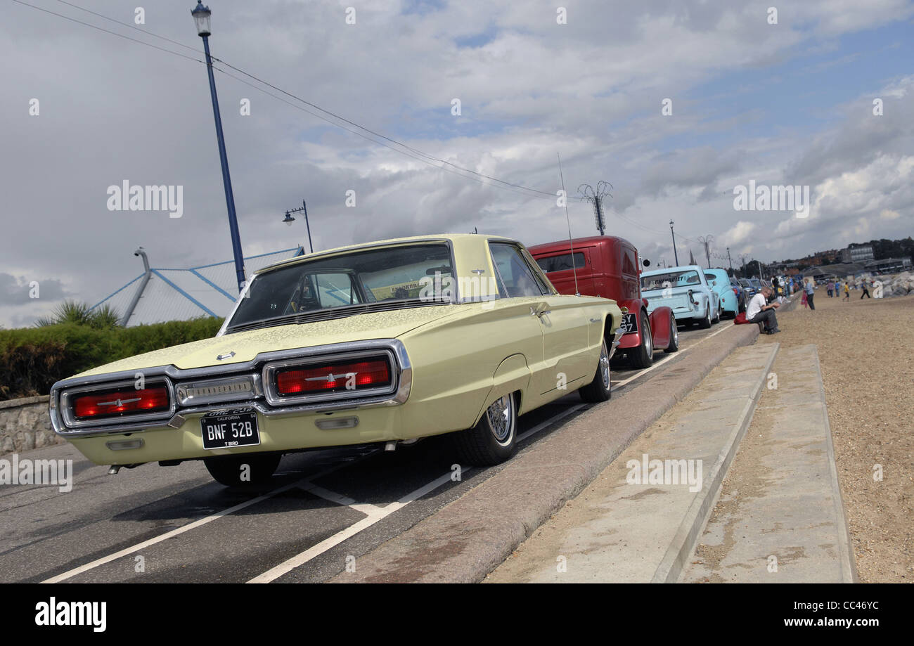 Classic American cars on the seafront at Folkestone during the 2011 NASC cruise. 500+ vehicles cruise into the town and park up. Stock Photo