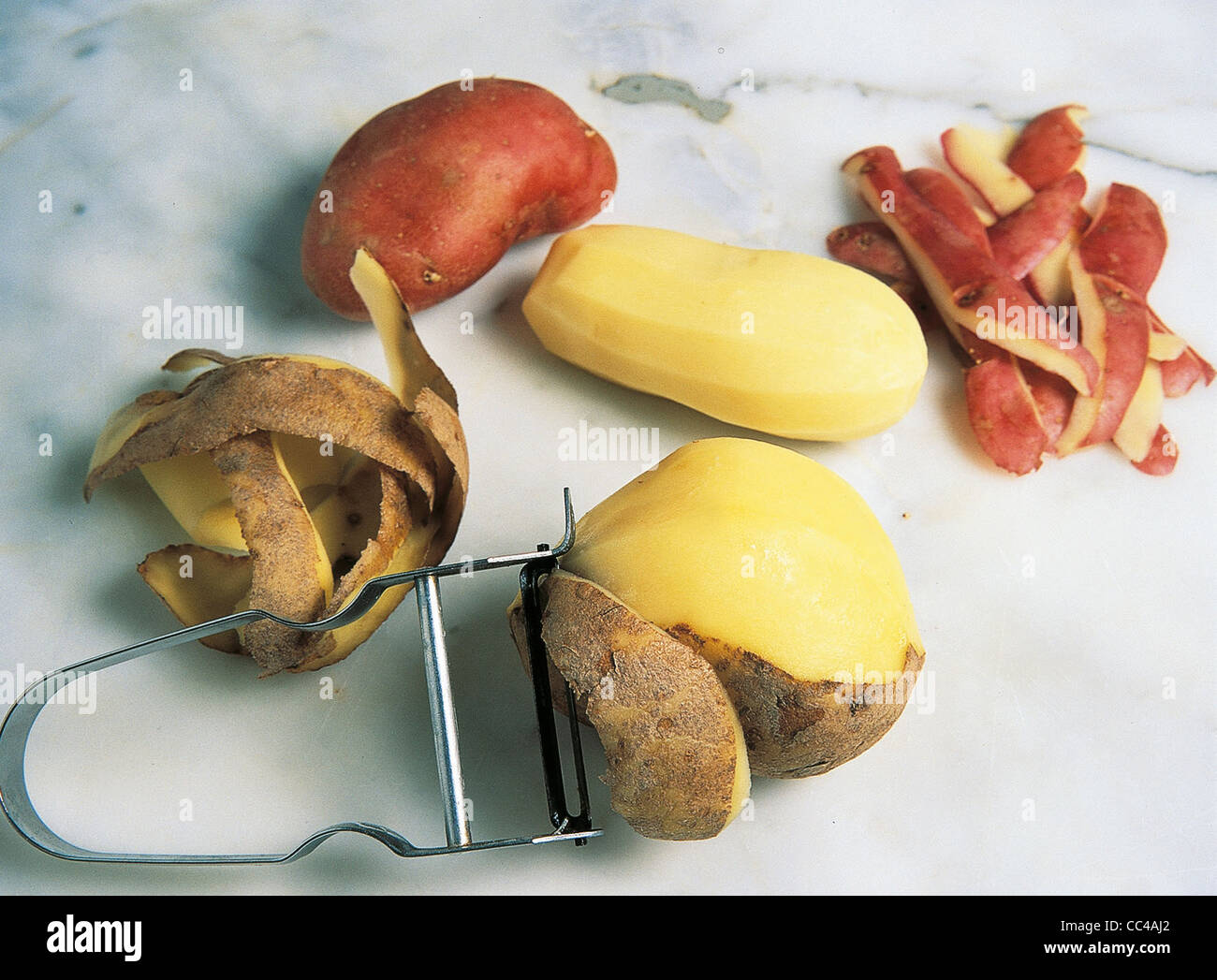 Kitchen: Preparing Potatoes 1 Stock Photo - Alamy