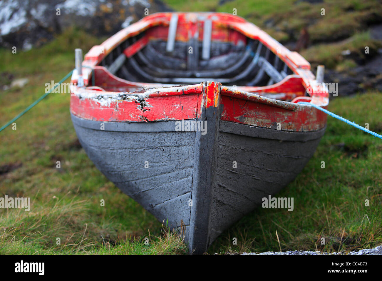Traditional Irish Currach fishing boat Stock Photo Alamy