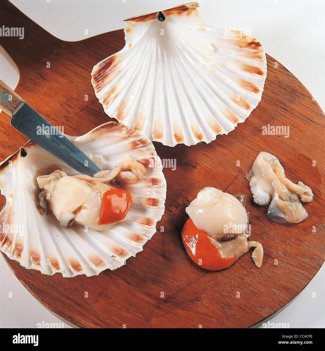 Gratin of scallops with peaches de saint jacques au gratin hires stock