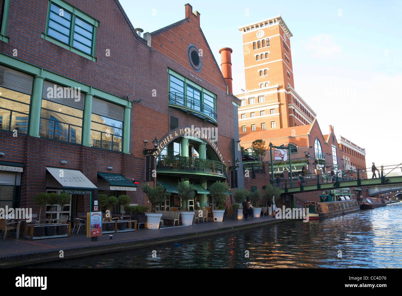 Birmingham West Midlands Bars and restaurants canal side in Stock Photo