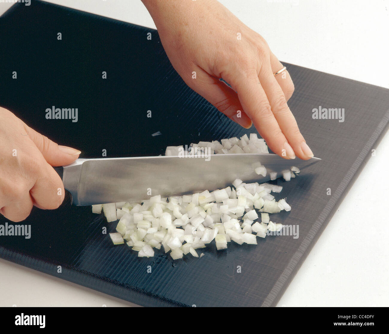 How to cut an onion hi-res stock photography and images - Alamy