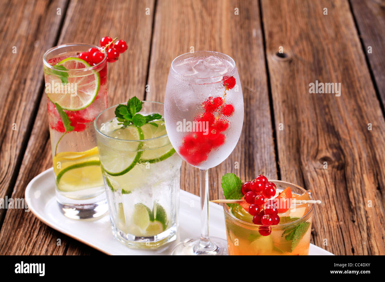 30 подача напитков. Необычная подача коктейлей. 30 подача напитков. Напитки в ресторане. Оригинальная подача коктейлей.