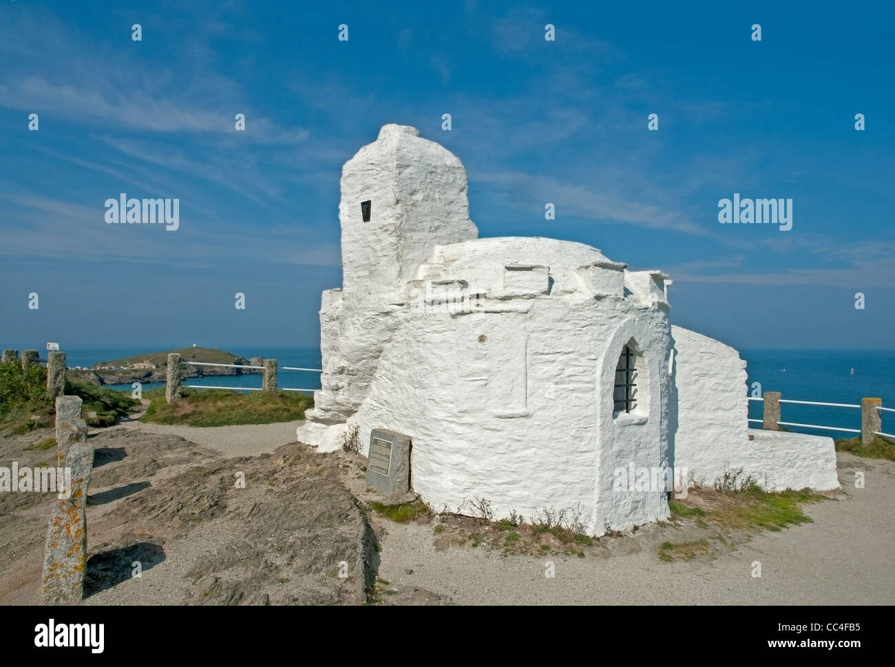 The 14th century Huer's Hut on the clifftop at Newquay, Cornwall which was used by a lookout, or Huer to spot  pilchard shoals. Stock Photo