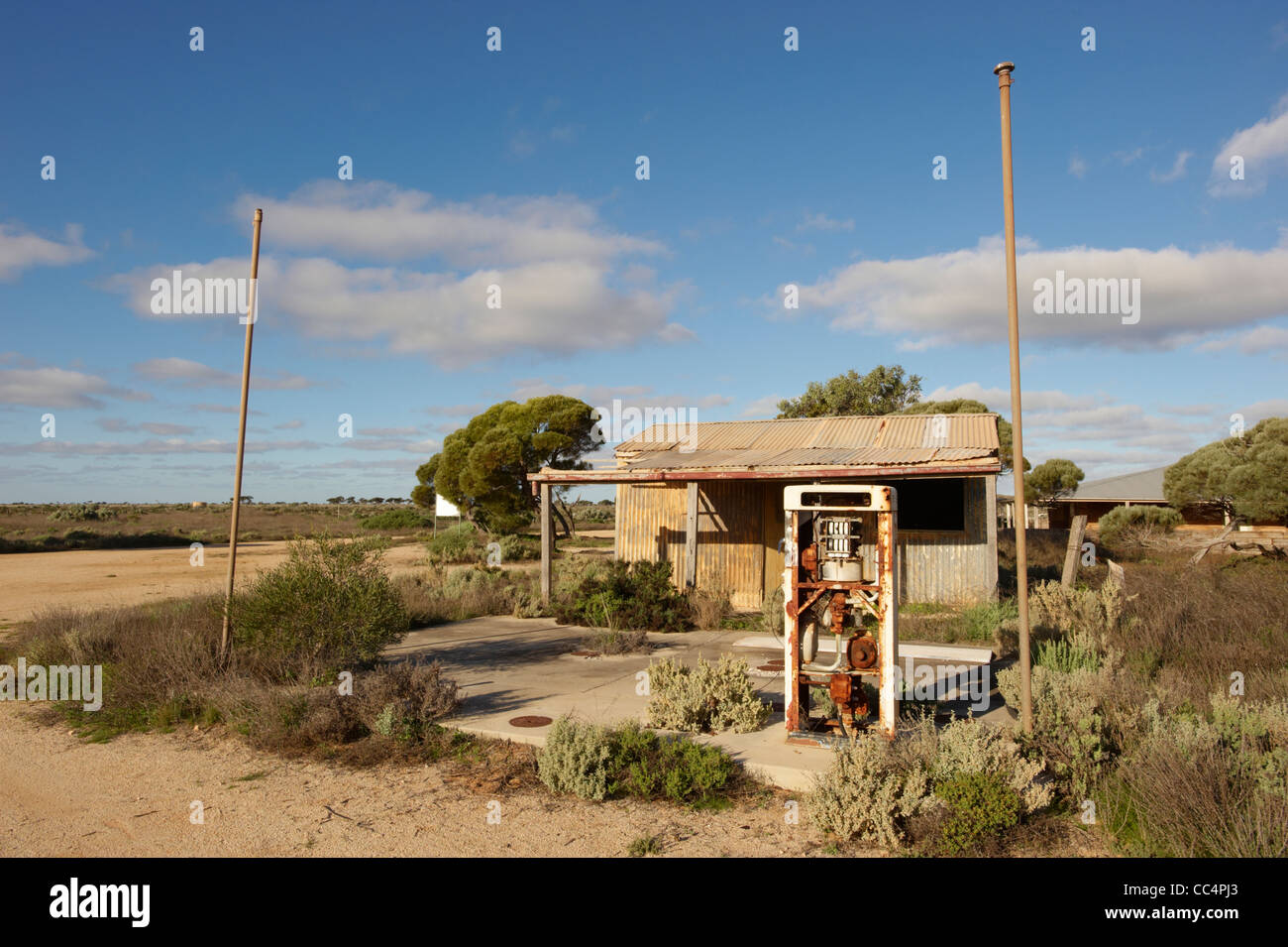 View of old petrol station, Nullarbor Plain, Nullarbor National Park, South Australia, Australia Stock Photo