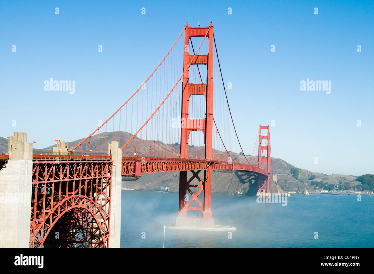 Golden Gate Bridge on a sunny day with a clear view in San Francisco ...