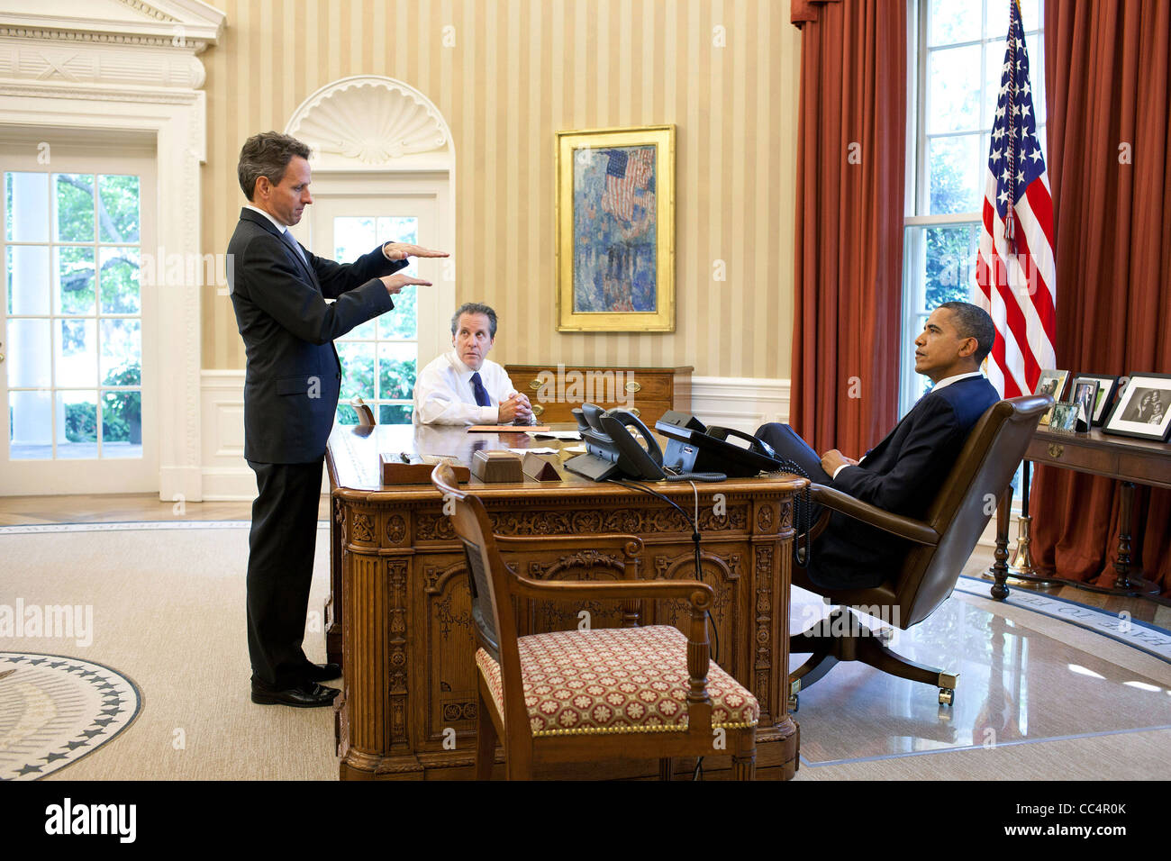 President  Obama meets with Treasury Secretary Geithner and National Economic Council Director  Sperling in the Oval Office Stock Photo
