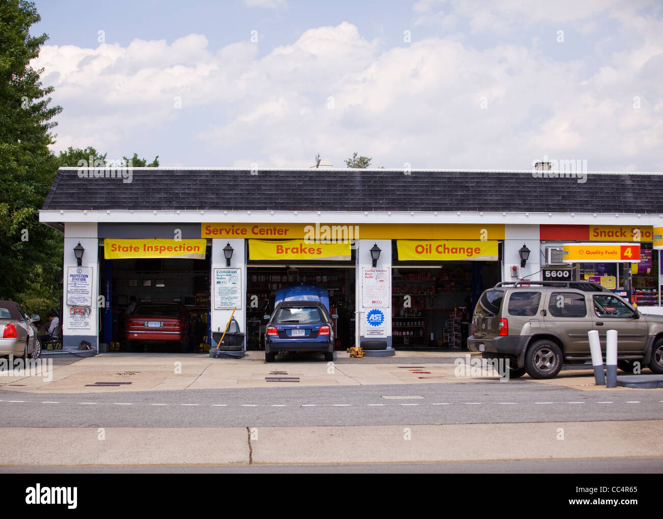 Auto repair garage - USA Stock Photo