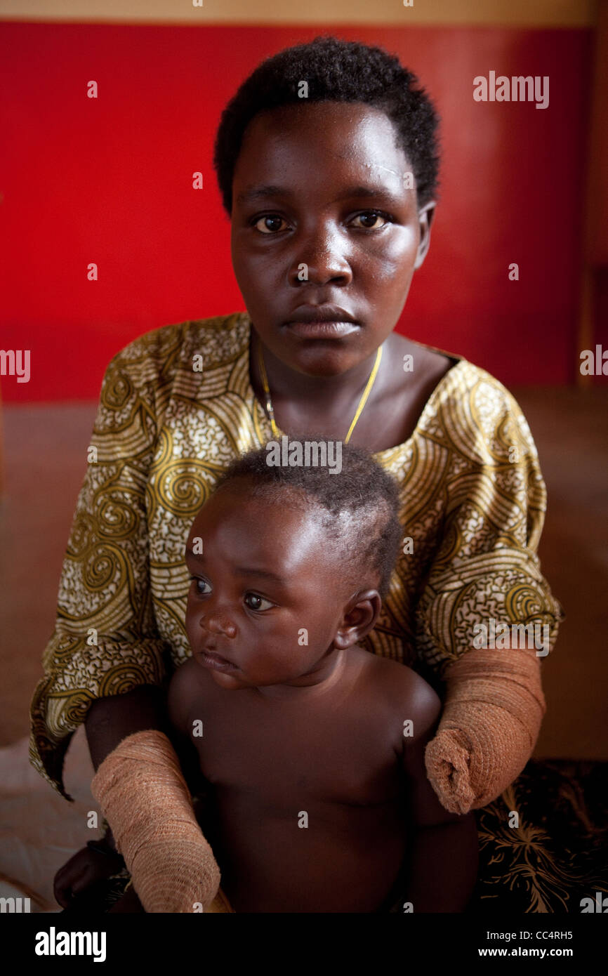 Domestic violence women aid hi-res stock photography and images - Alamy