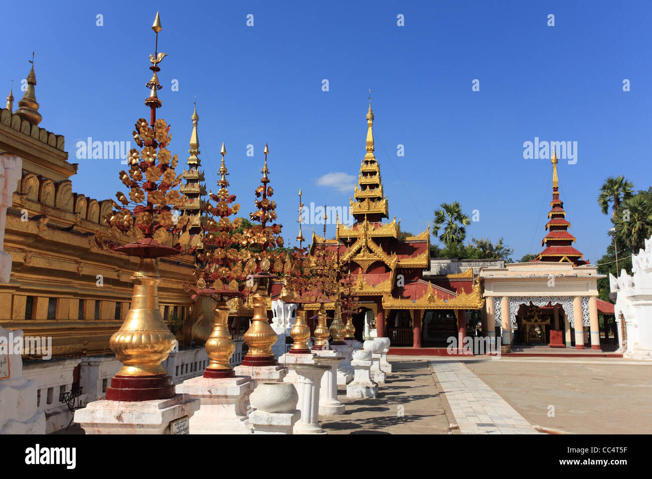 Shwezigon Pagoda, Bagan Stock Photo