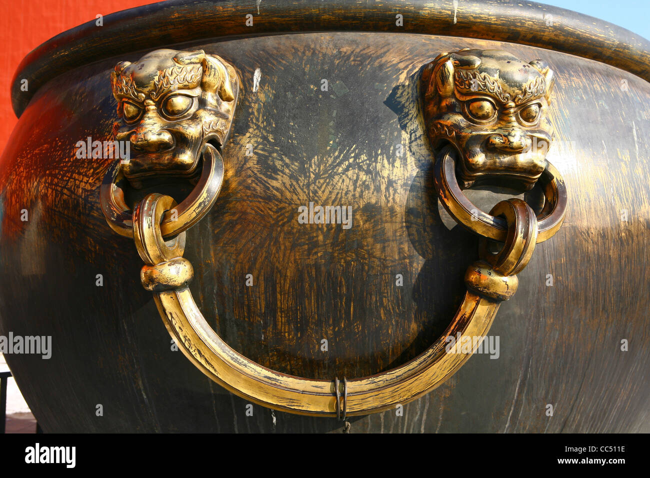 Bronze water vat with beast shaped handle, Forbidden City, Beijing, China Stock Photo