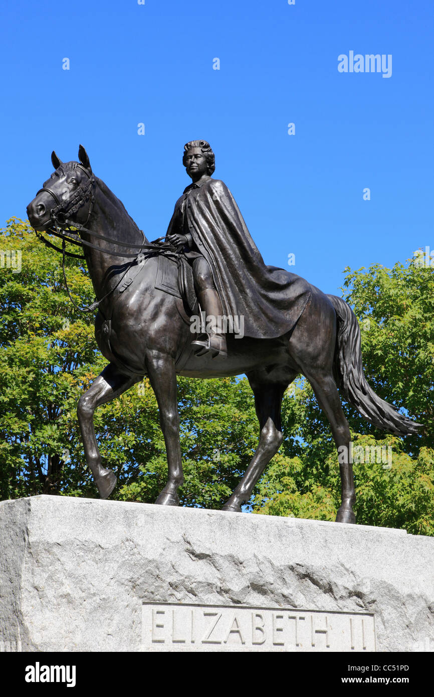 Queen elizabeth ii statue hires stock photography and images Alamy