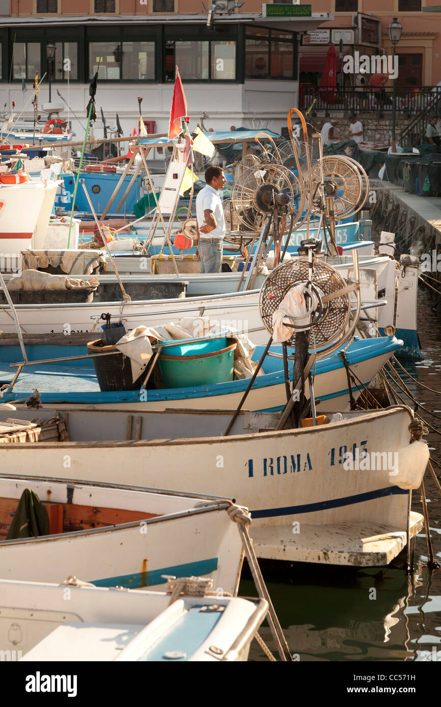 Moored small fishing boats hi-res stock photography and images - Alamy