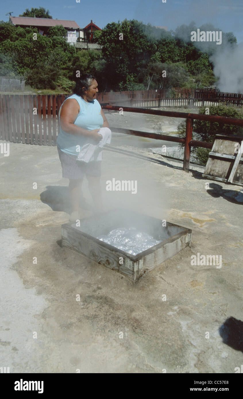 New zealand maori cooking hires stock photography and images Alamy