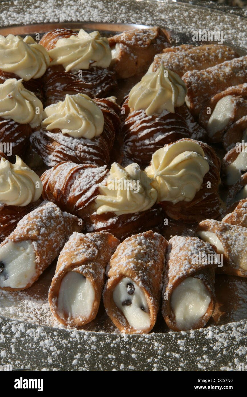 Cannoli cakes hires stock photography and images Alamy