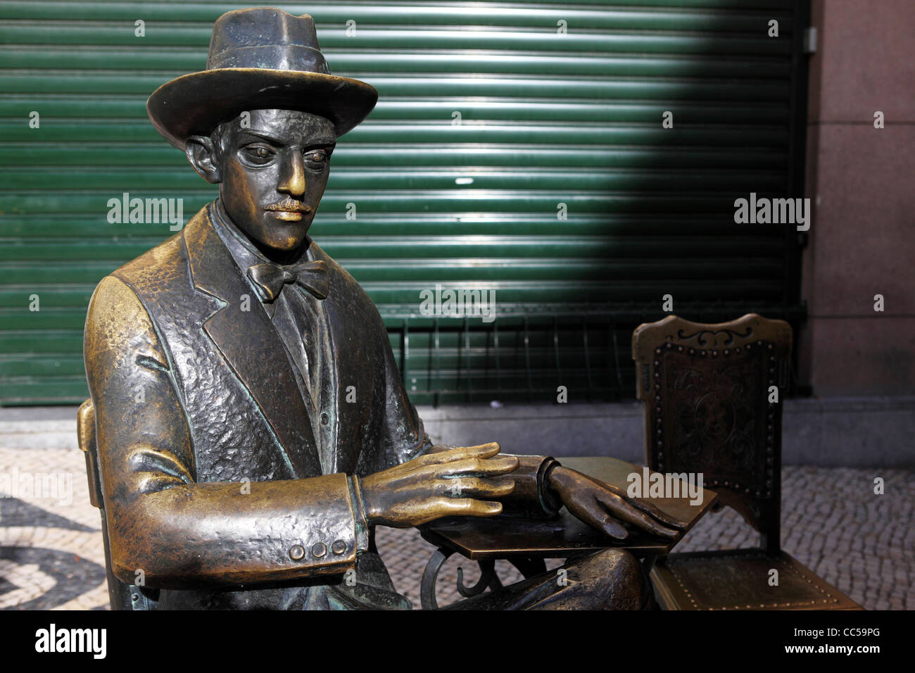 Fernando Pessoa statue in the Chiado district of Lisbon, Portugal Stock
