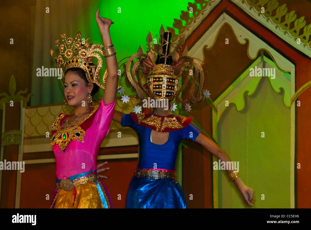 Dancers In Traditional Thai Classical Dance Costume Phuket Thailand Southeast Asia Asia 6231