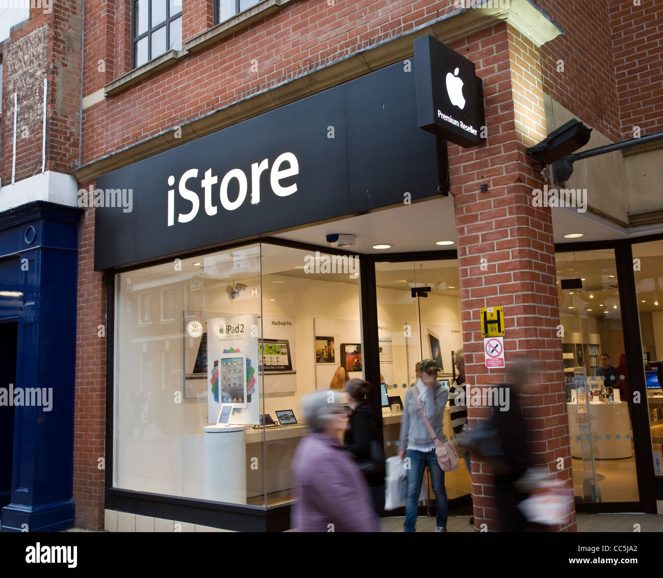 Apple store hi-res stock photography and images - Alamy