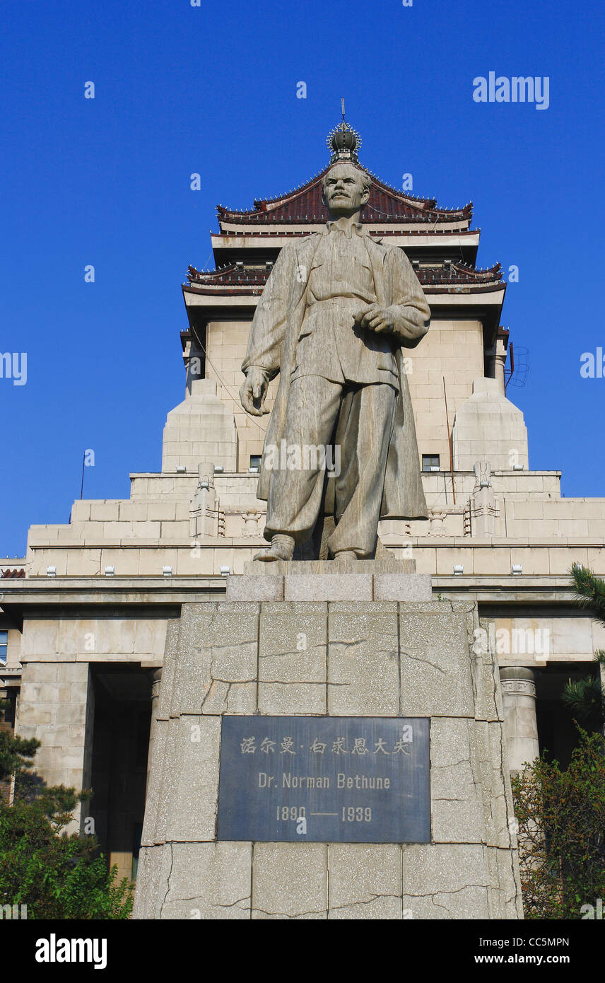 Dr.Norman Bethune statue, Norman Bethune University of Medical Sciences, Jilin University, Changchun, Jilin , China Stock Photo