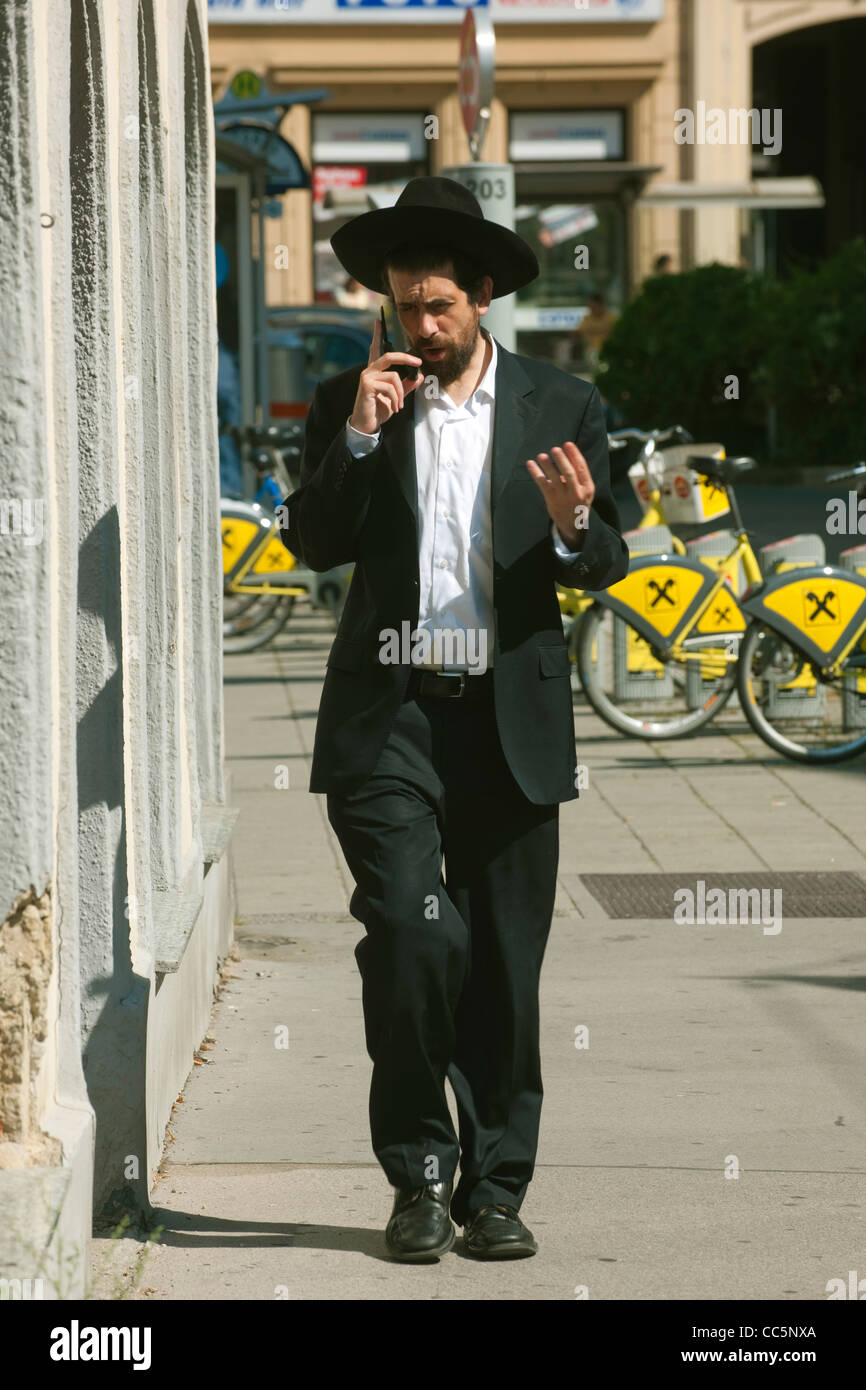 Österreich, Wien 2, Kleine Sperlgasse, orthodoxer Jude Stock Photo