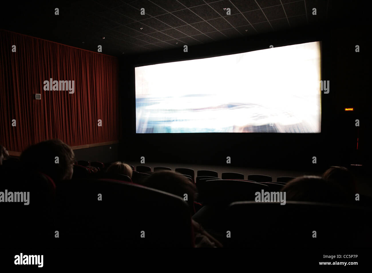 Viewers at cinema hi-res stock photography and images - Alamy