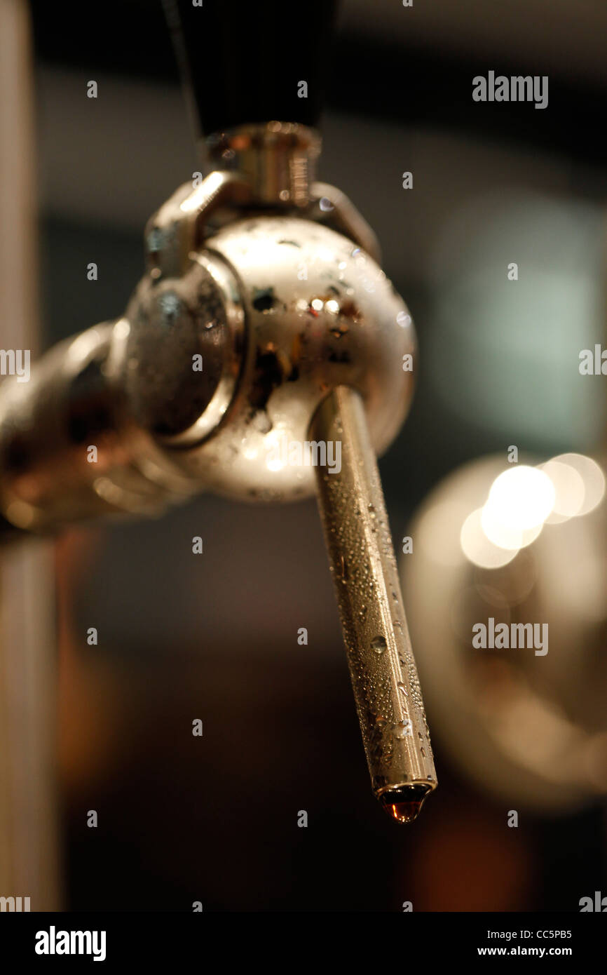 Dripping beer tap hires stock photography and images Alamy