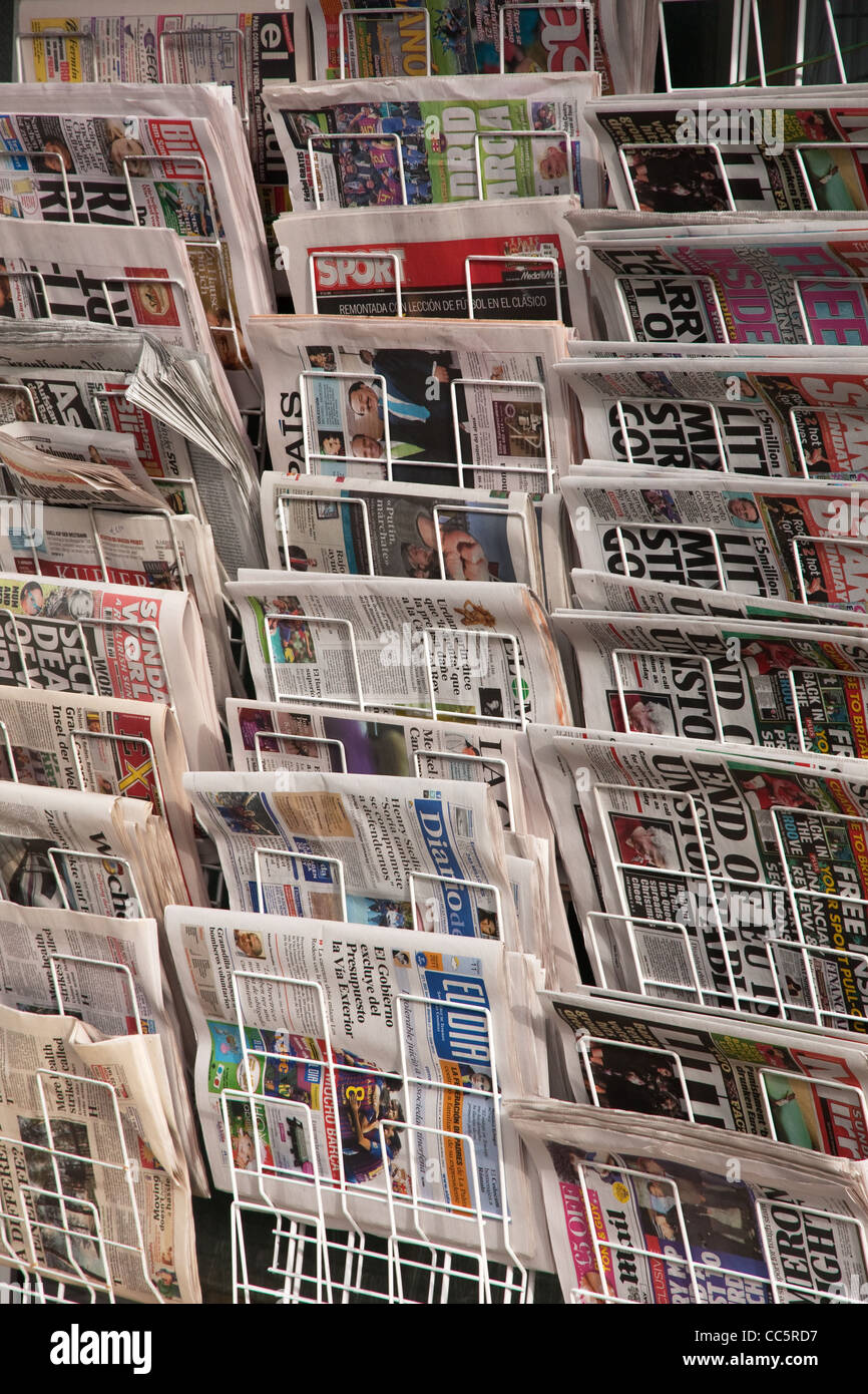 News stand newsagent hires stock photography and images Alamy