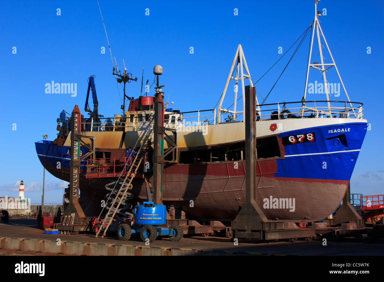 Fishing boat on fraserburgh slipway hires stock photography and images