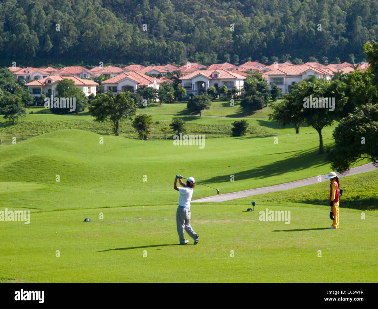 Man playing golf, Sofitel Dongguan Royal Lagoon, Dongguan, Guangdong , China Stock Photo