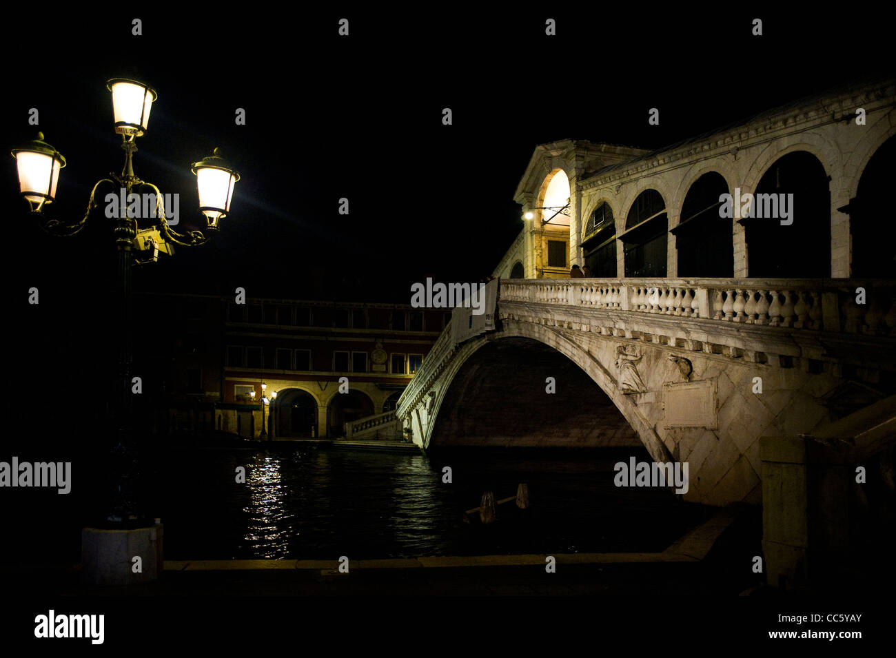 Rialto Bridge at Night, Venice Stock Photo - Alamy