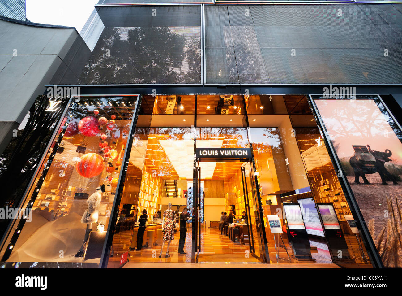 Louis Vuitton store by Jun Aoki, in Omotesando street. Tokyo. Japan Stock  Photo - Alamy
