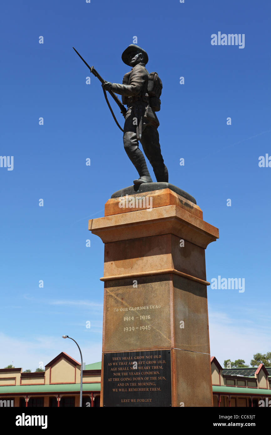 Statue to the glorious dead hires stock photography and images Alamy