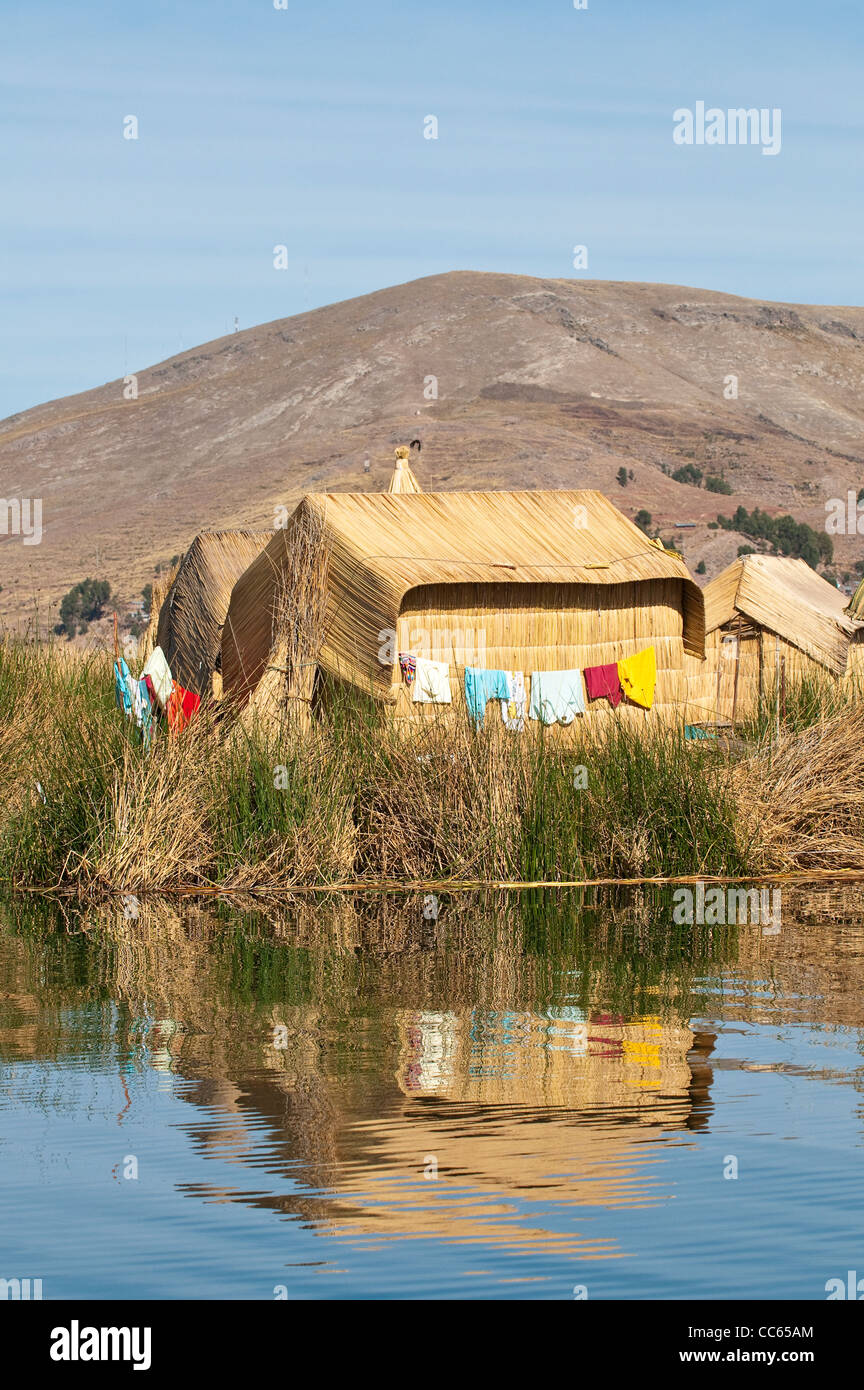 bungee jump eat Speak to Peru, Lake Titicaca. Quechua or Uros Indian village on the floating Uros  Islands Stock Photo - Alamy