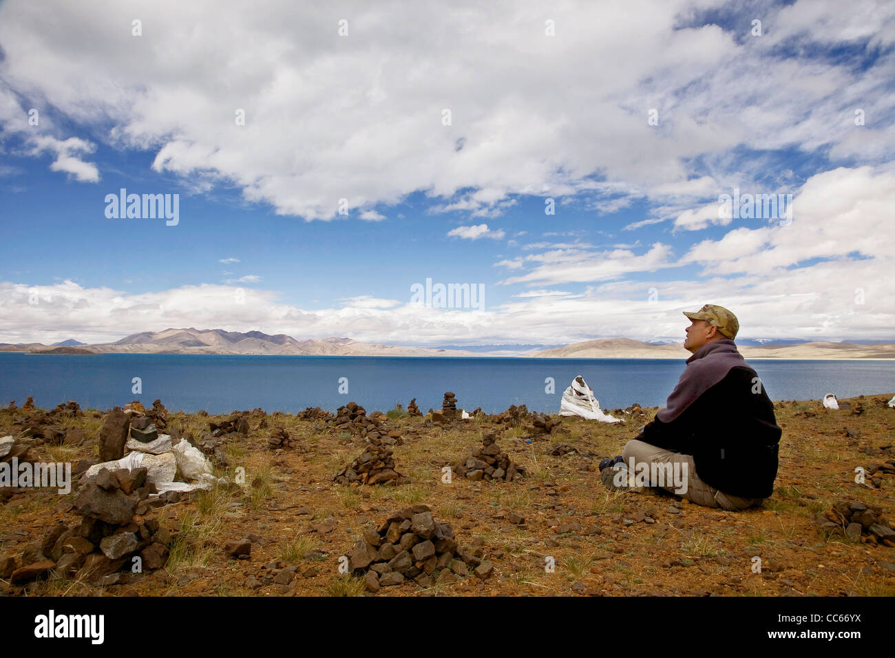 Man sitting on lake hi-res stock photography and images - Alamy