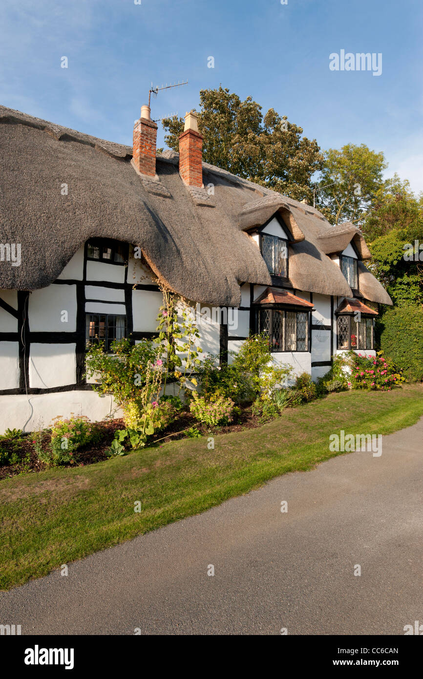 Traditional cottage in WelfordonAvon, Warwickshire, England, UK Stock