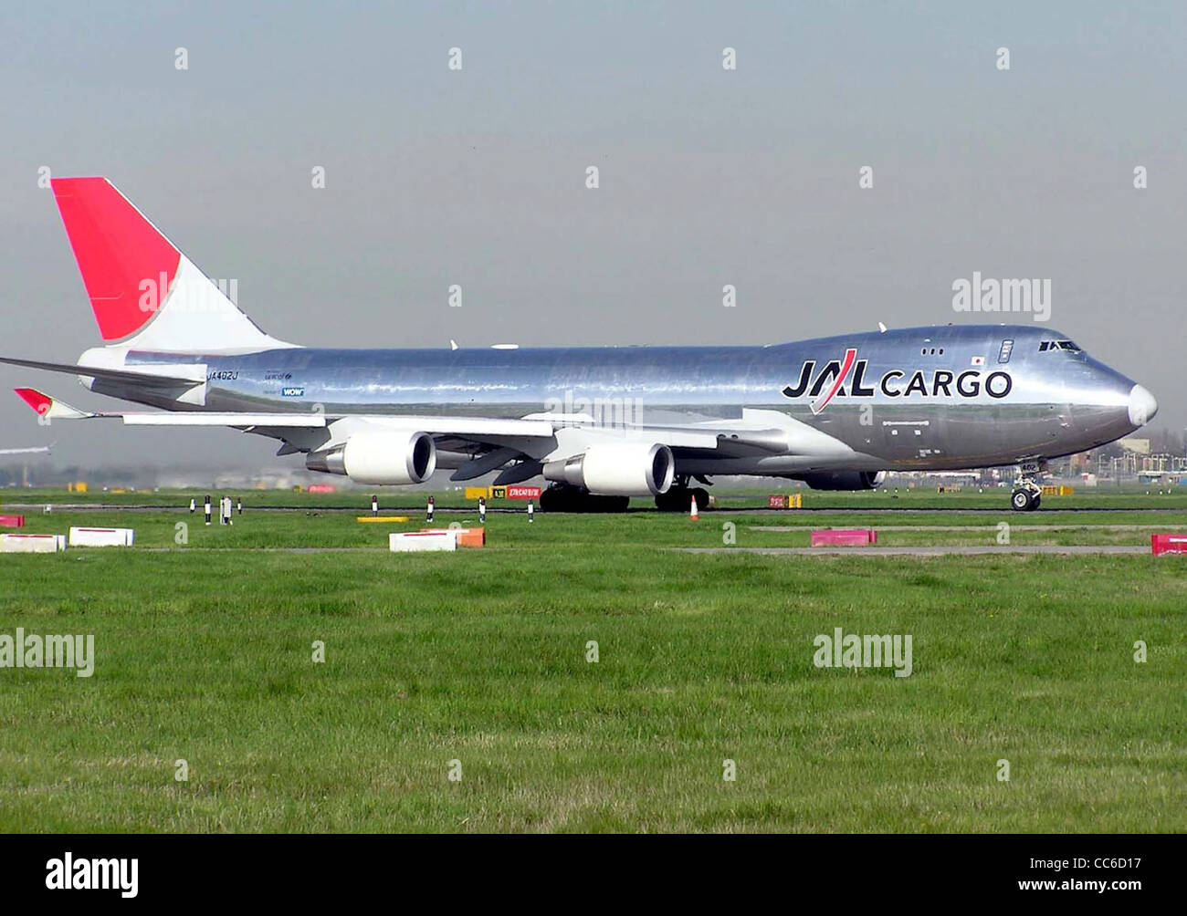 【訳あり】JAL CARGO B747-100SF 貨物機 1/400 Japan Airlines Cargo Boeing 747-400F (JA402J) is a cargo