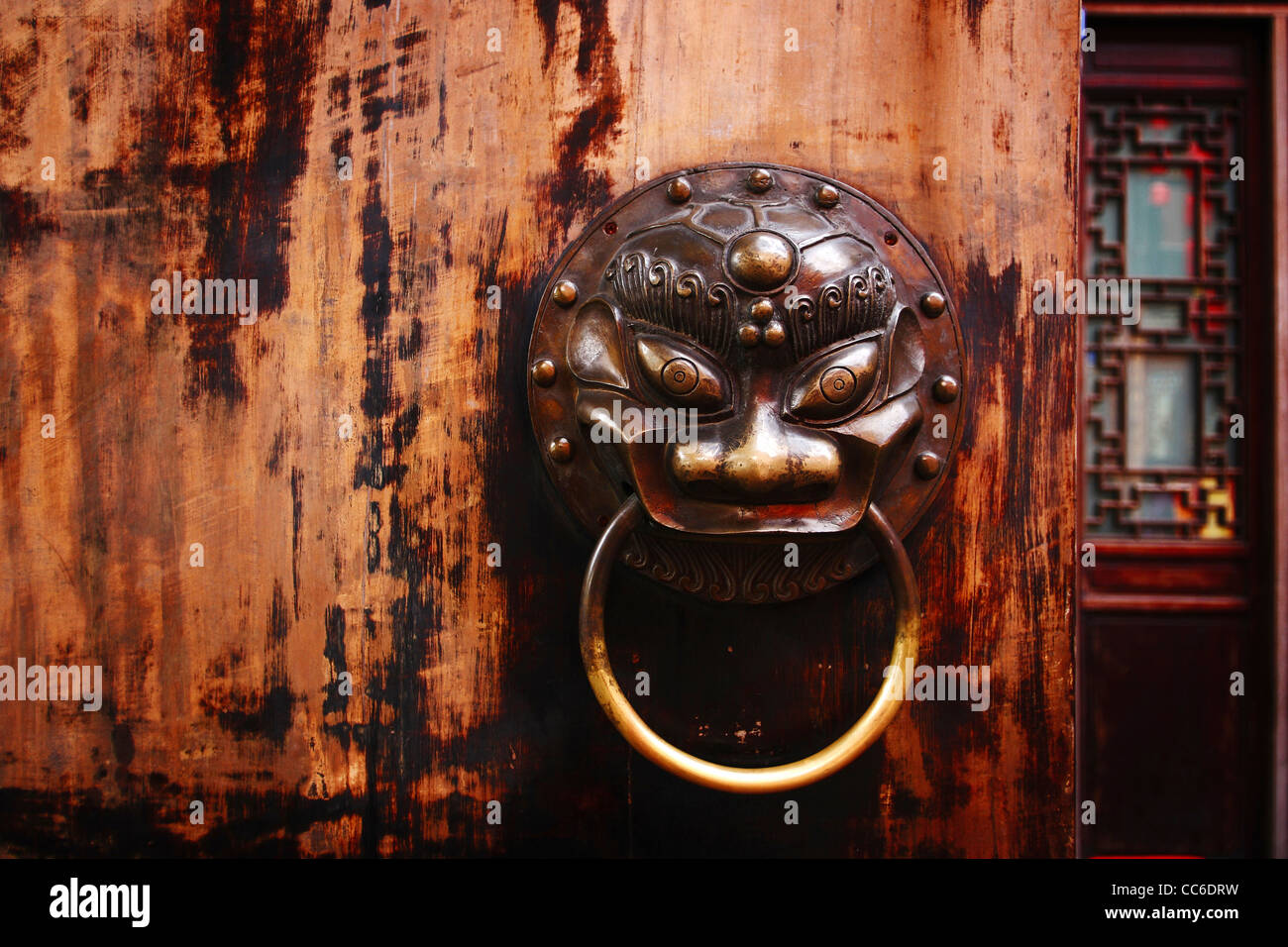 Wooden door with a beast shape knocker, Kuan-zhai Lane, Chengdu, Sichuan , China Stock Photo