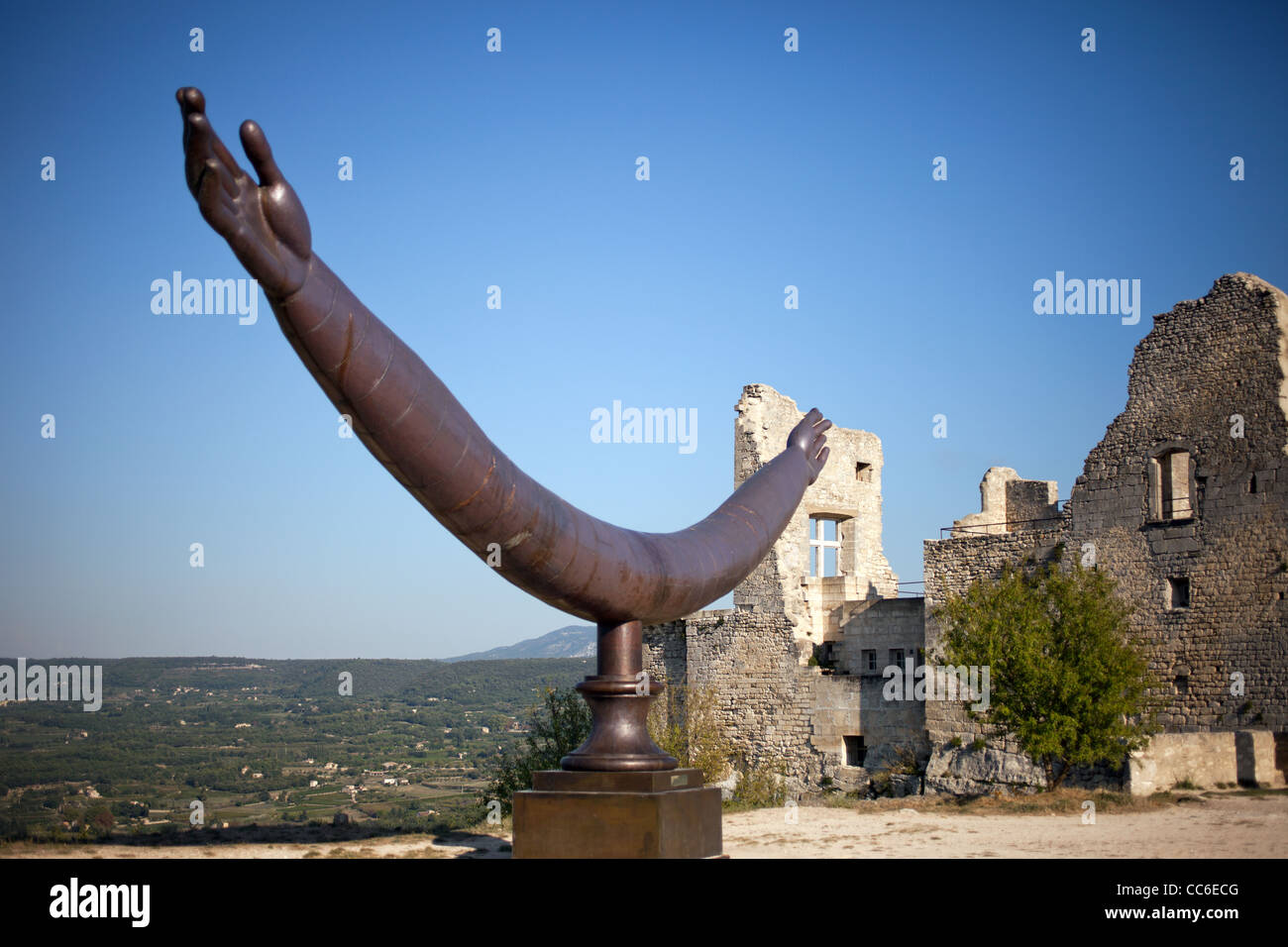 Fashion designer Pierre Cardin has installed modern sculptures next to the  ruins of Marquis de Sade's Lacoste château in France Stock Photo - Alamy