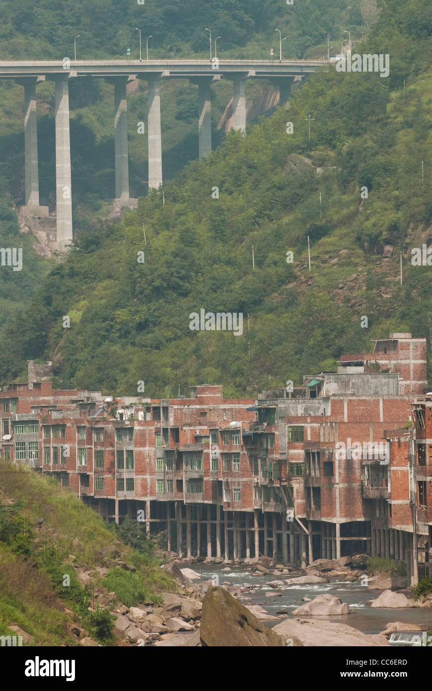 Stilt house along the stream, Yanjin, Zhaotong, Yunnan , China Stock