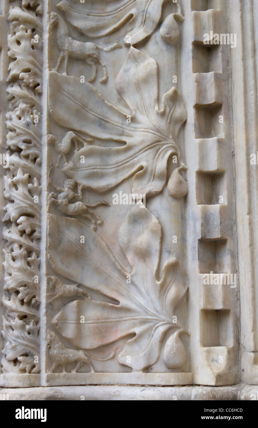 Doorway detail - Basilica di Santa Maria del Fiore in Florence Stock Photo