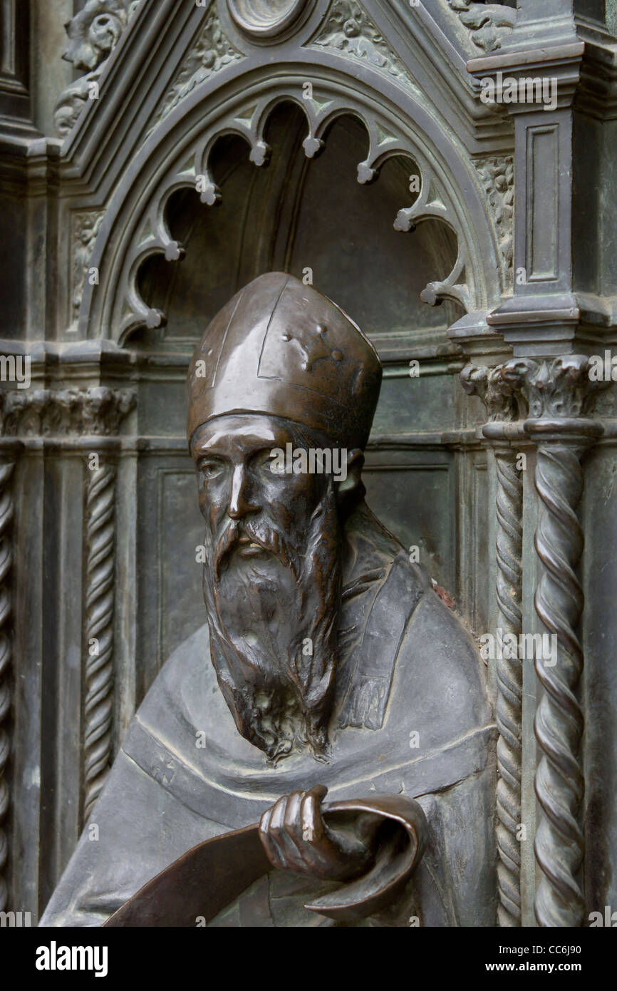 Deep relief detail on the entrance bronze door - Basilica di Santa Maria del Fiore in Florence Stock Photo